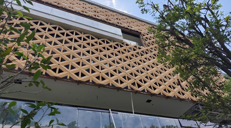 惠州茶葉產業園彩色UHPC鏤空幕墻板工程案例 惠州茶葉產業園彩色UHPC鏤空幕墻板工程案例